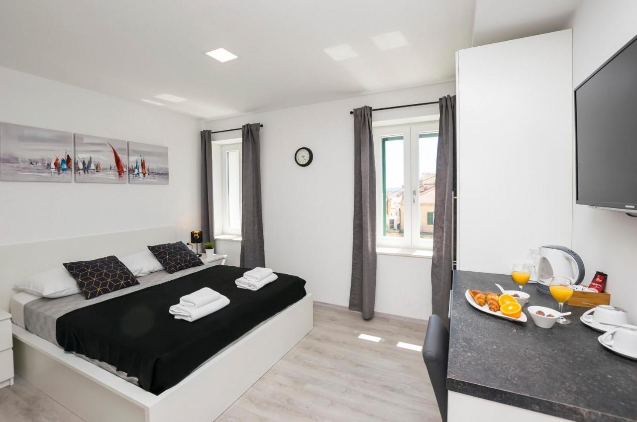 Apartments And Rooms Adriatic Suites Šibenik Eksteriør billede