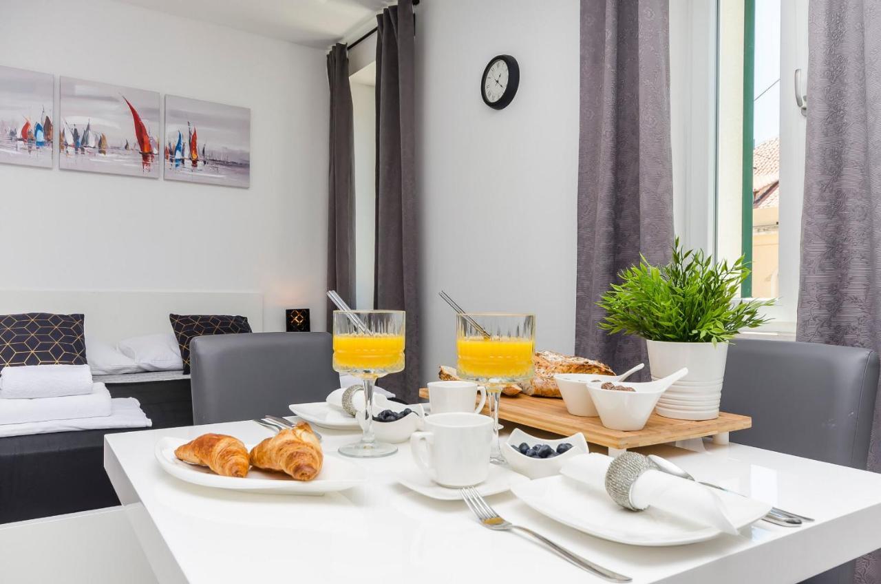 Apartments And Rooms Adriatic Suites Šibenik Eksteriør billede