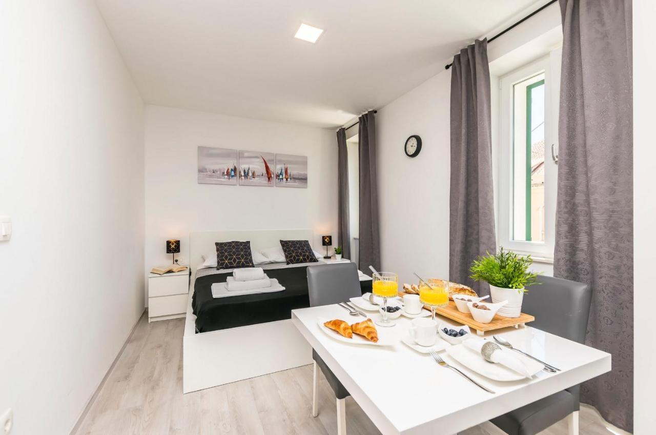 Apartments And Rooms Adriatic Suites Šibenik Eksteriør billede