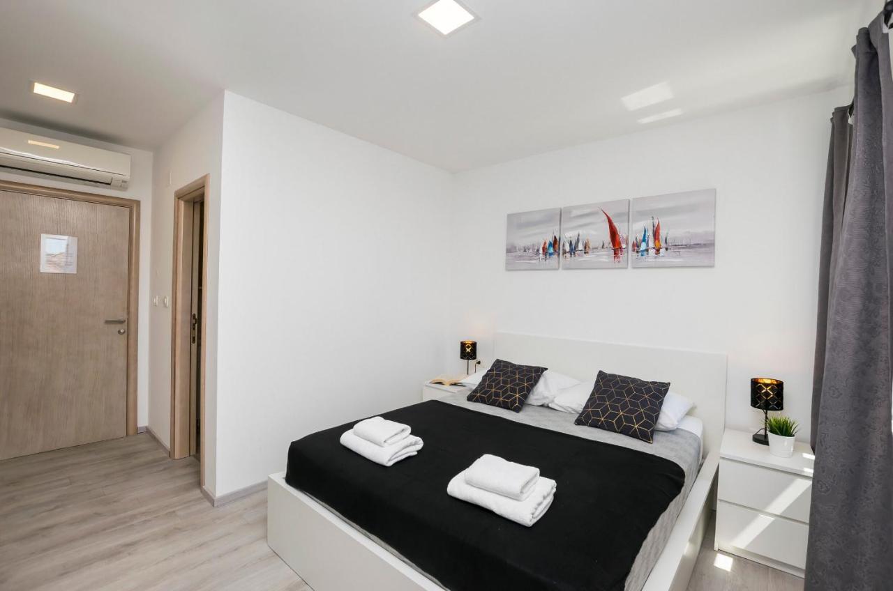 Apartments And Rooms Adriatic Suites Šibenik Eksteriør billede