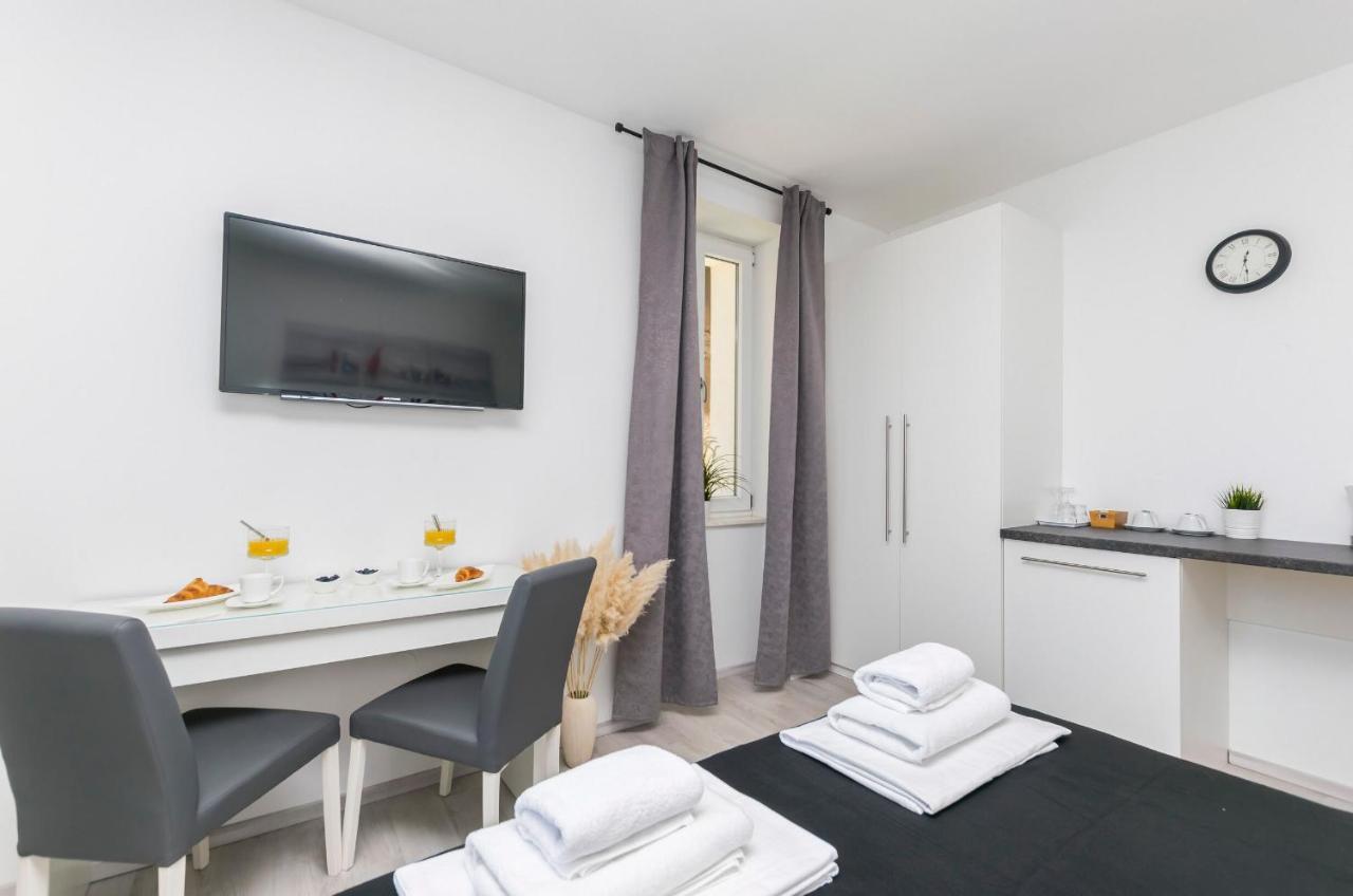 Apartments And Rooms Adriatic Suites Šibenik Eksteriør billede
