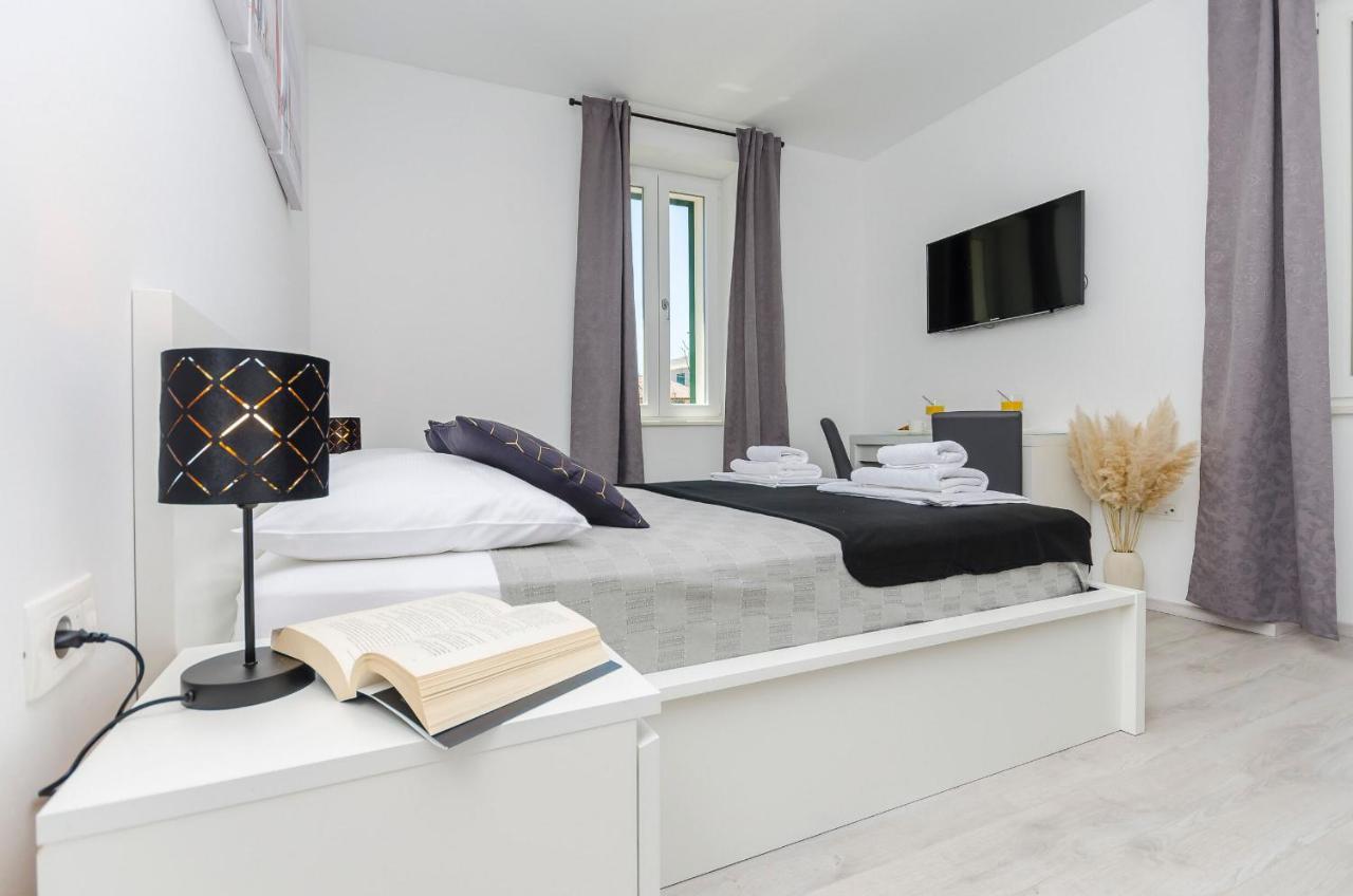 Apartments And Rooms Adriatic Suites Šibenik Eksteriør billede